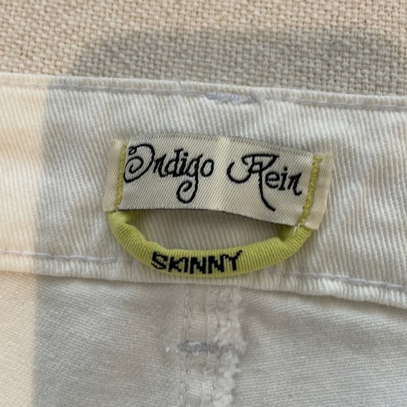 Indigo Rein Skinny Distressed Jeans Woman’s Size 11 NWT - Picture 3 of 17
